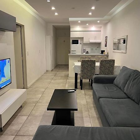 Suite In San Telmo Dormitorio En Suite Con Dos Banos Y Balcon A La Calle ブエノスアイレス エクステリア 写真