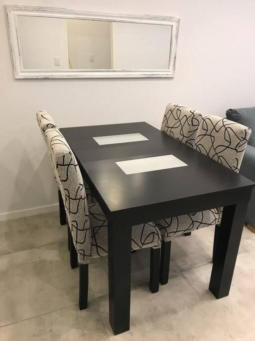 Suite In San Telmo Dormitorio En Suite Con Dos Banos Y Balcon A La Calle ブエノスアイレス エクステリア 写真