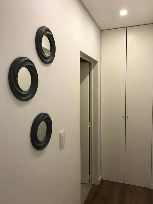 Suite In San Telmo Dormitorio En Suite Con Dos Banos Y Balcon A La Calle ブエノスアイレス エクステリア 写真