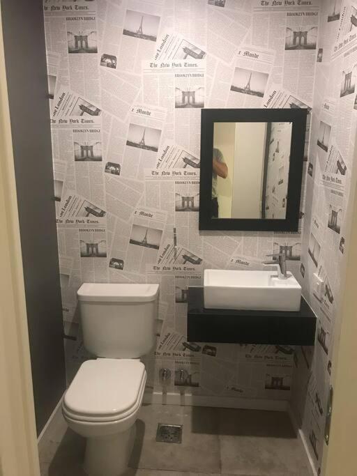 Suite In San Telmo Dormitorio En Suite Con Dos Banos Y Balcon A La Calle ブエノスアイレス エクステリア 写真