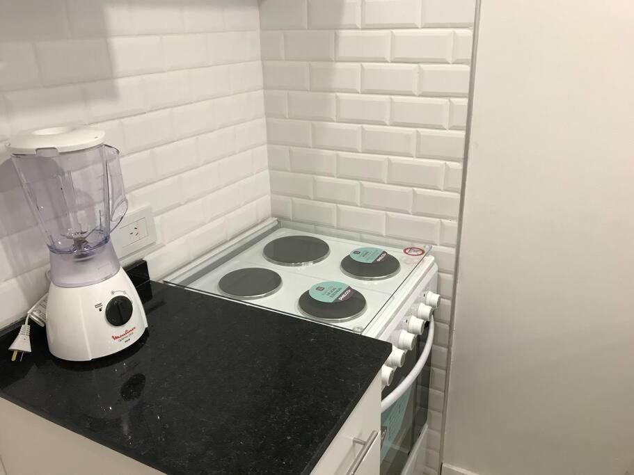 Suite In San Telmo Dormitorio En Suite Con Dos Banos Y Balcon A La Calle ブエノスアイレス エクステリア 写真