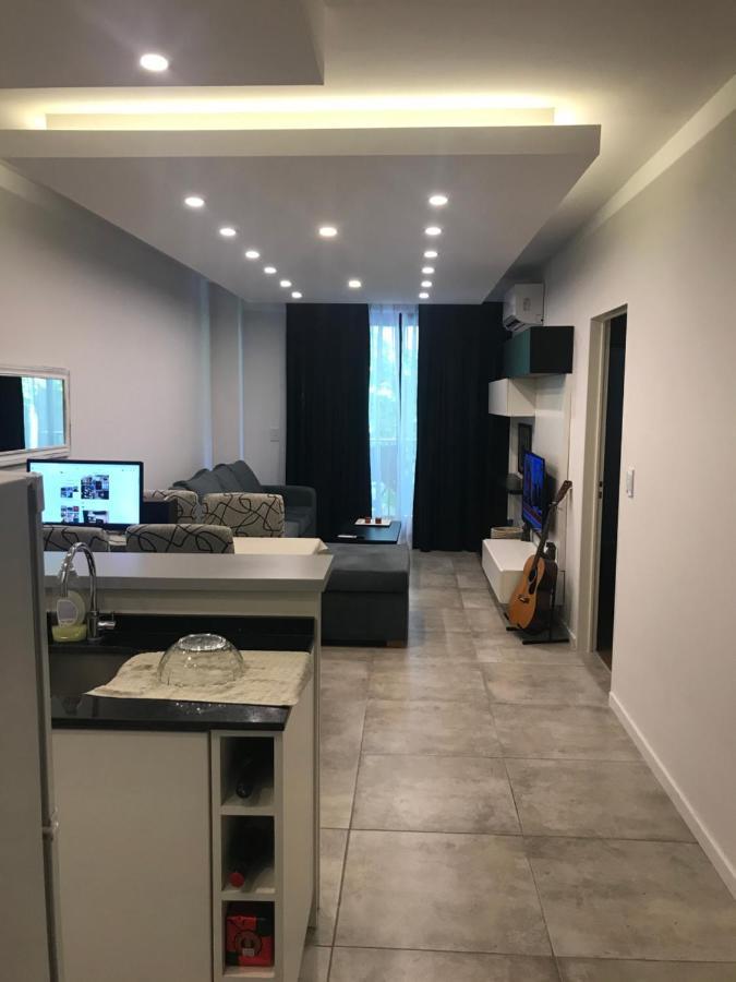 Suite In San Telmo Dormitorio En Suite Con Dos Banos Y Balcon A La Calle ブエノスアイレス エクステリア 写真