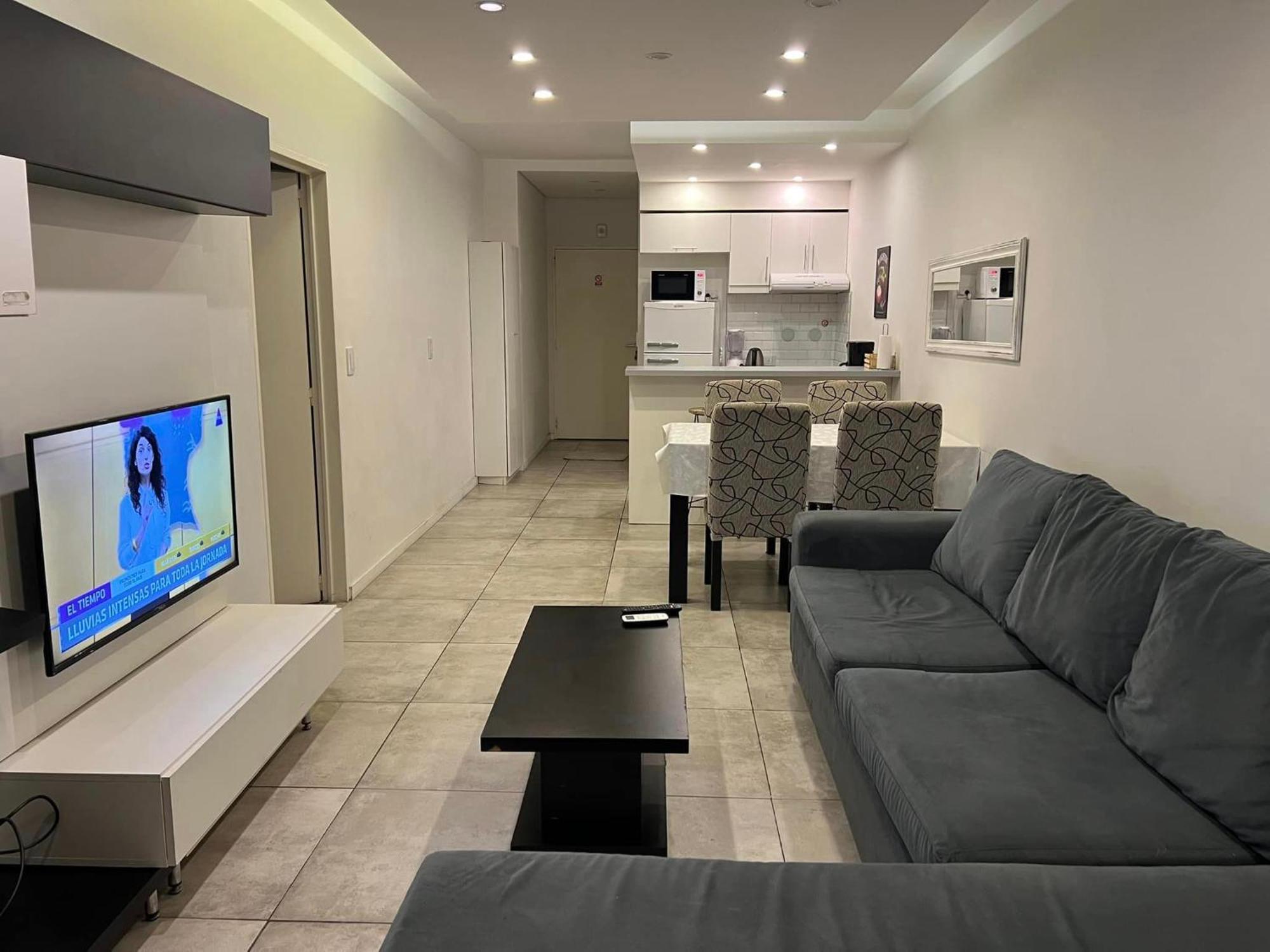 Suite In San Telmo Dormitorio En Suite Con Dos Banos Y Balcon A La Calle ブエノスアイレス エクステリア 写真