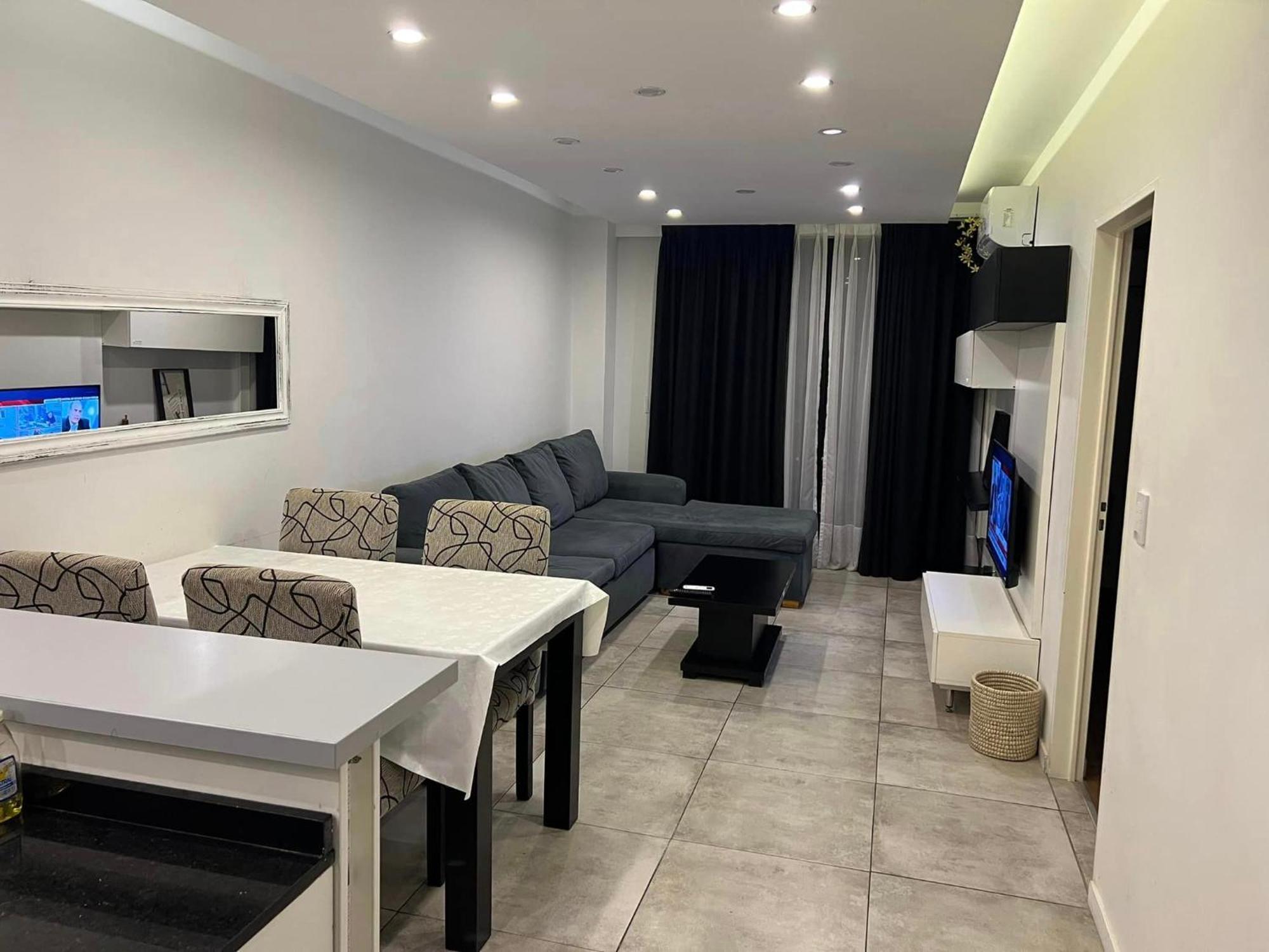 Suite In San Telmo Dormitorio En Suite Con Dos Banos Y Balcon A La Calle ブエノスアイレス エクステリア 写真